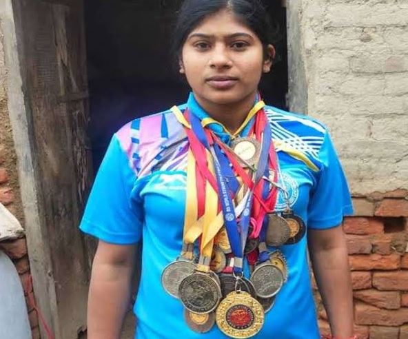 गोल्ड जीतने वाली एथलीट दूसरों के घर काम करने को हुई मजबूर, जानिये सुनीता की कहानी