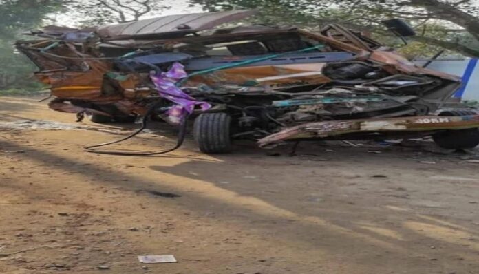 road accident west Bengal accident news पश्चिंग बंगाल पश्चिम बंगाल सड़क हादसा 24 परगना एक्सीडेंट न्यूज