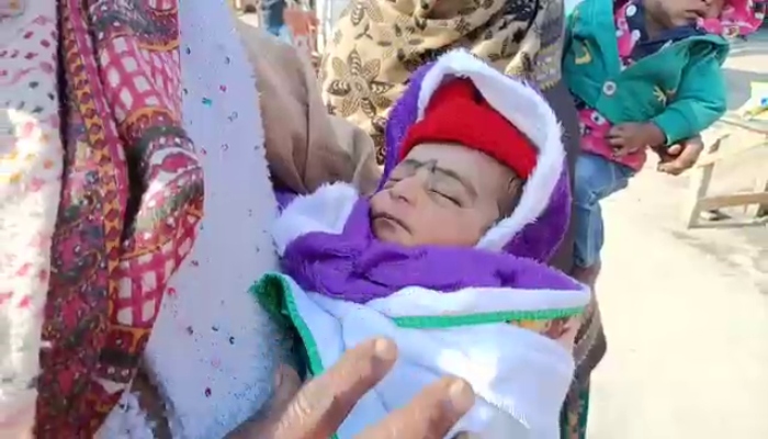 अटारी सीमा से अपने देश पाकिस्तान लौटा नन्हा 'बॉर्डर',  जाते समय पिता बोले जय श्री राम