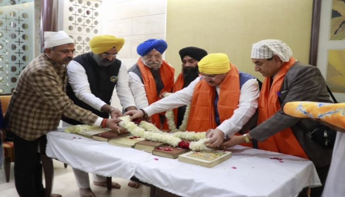 अफगानिस्तान से दिल्ली लाए गए गुरु ग्रंथ साहिब, रामायण, भगवत गीता, कई अफगान सिख-हिंदू पहुंचे भारत
