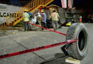 road accident   maxico  accident news, मैक्सिको सड़क हादसा, मैक्सिको, रोड एक्सीडेंट