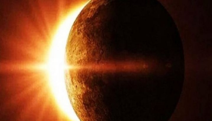 कल लगेगा साल का आखिरी सूर्य ग्रहण, जानिए राशियों पर इसका प्रभाव