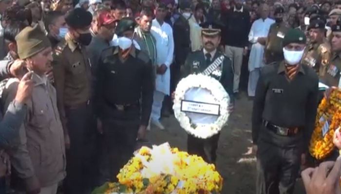 हवलदार असवीर सिंह का सैनिक सम्मान के साथ अंतिम संस्कार, पेट्रोलिंग से लौटते समय दुर्घटना में गई थी जान