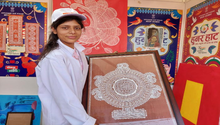 हुनरमंद महिलाओं का हौसला बढ़ा रहा है हुनर हाट, प्रतिभा को मिल रही नई पहचान