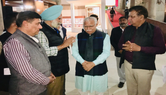 सीएचजेयू प्रतिनिधिमंडल ने सीएम मनोहर लाल से की मुलाकात, पत्रकारों की मांगों को लेकर सौंपा ज्ञापन