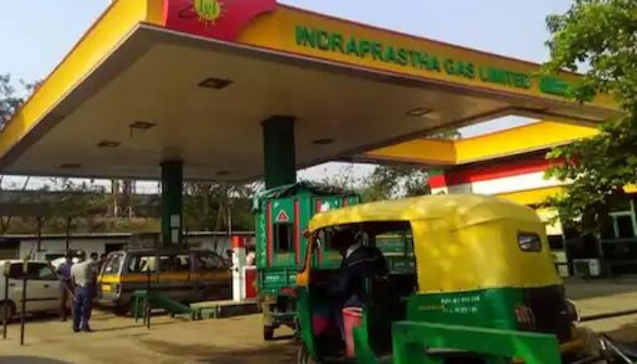 CNG  Rate Hike: पेट्रोल-डीजल के बाद अब CNG भी हुई महंगी, एक झटके में इतने बढ़ गए  रेट