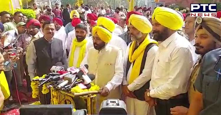 Punjab Government (March 23 Martyrs'Anniversary) Live Update ਹੁਸੈਨੀਵਾਲਾ 'ਚ ਰਾਜ ਪੱਧਰੀ ਸਮਾਗਮ ਪਹੁੰਚੇ ਮੁੱਖ ਮੰਤਰੀ ਭਗਵੰਤ ਮਾਨ, ਸ਼ਹੀਦਾਂ ਨੂੰ ਦਿੱਤੀ ਸ਼ਰਧਾਂਜਲੀ