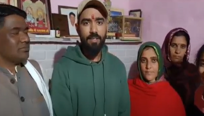 रूस यूक्रेन युद्ध: माइनस तापमान...30 घंटे भूख प्यासे लाइन में खड़ा रहा...पुलिस की लाट्ठियां खाई, तब हुई घर वापसी