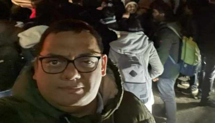 रूस-यूक्रेन के बीच युद्ध शुरू होते ही रोमानिया बॉर्डर पर जा पहुंचे डॉक्टर सुनील शर्मा, फंसे हुए छात्रों की घर वापसी में कर रहे मदद