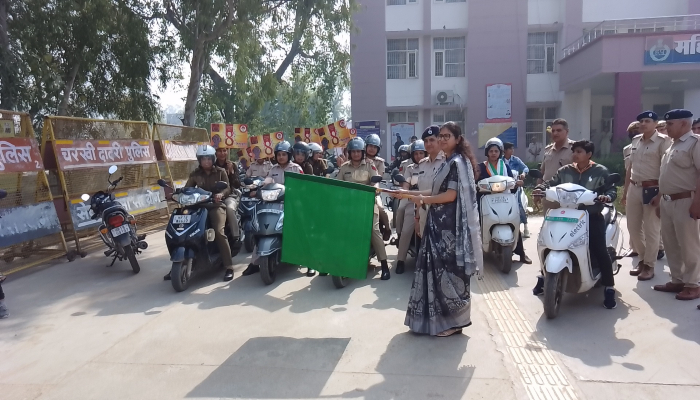 महिलाओं का हौसला बढ़ाने के लिए नई शुरुआत, चरखी दादरी में महिला पुलिस कर्मी अब स्कूटी पर करेंगी पेट्रोलिंग