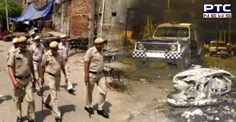 जहांगीपुरी में फिर बिगड़े हालात, महिला को हिरासत में लेने गई पुलिस पर पथराव