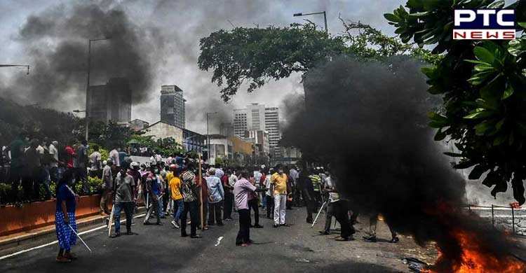 Sri Lanka: Ex-PM, family flee to naval base amid lethal protests