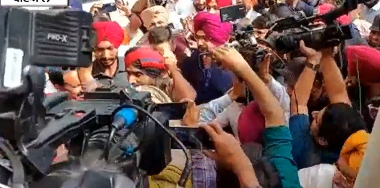 Navjot Singh Sidhu surrenders in Patiala court, taken to central jail