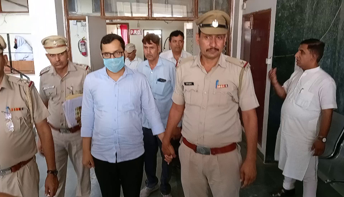 फर्जी रजिस्ट्री करने के आरोप में DRO गिरफ्तार, पुलिस को रिकॉर्ड रूम में आग लगाने का भी शक