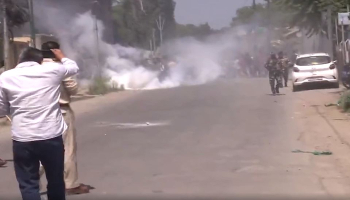 कश्मीरी पंडित राहुल भट्ट की हत्या के बाद लोगों में गुस्सा, प्रदर्शनकारियों पर छोड़े आंसू गैस के गोले