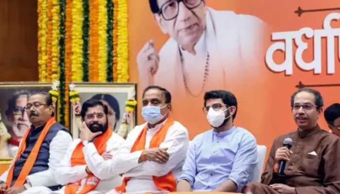 महाराष्ट्र में खेला होवे, शिवसेना के 20 विधायक को लेकर गुजरात पहुंच गए एकनाथ शिंदे...उद्धव सरकार को खतरा!