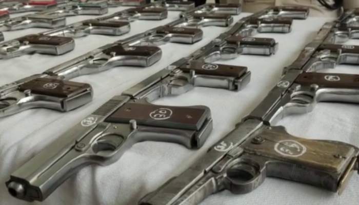 हरियाणा में अब तक हथियारों का सबसे बड़ा जखीरा पकड़ा, 35 पिस्टल...6 देसी कट्टे बरामद