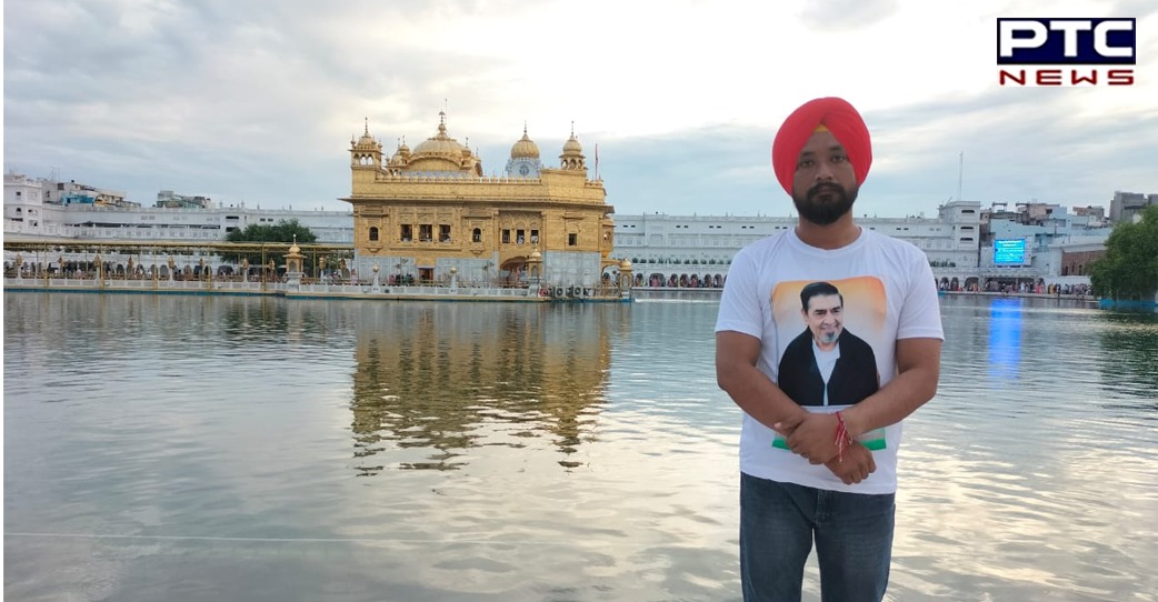 Youth Congress worker wears T-shirt with Jagdish Tytler photo printed on it in Golden Temple