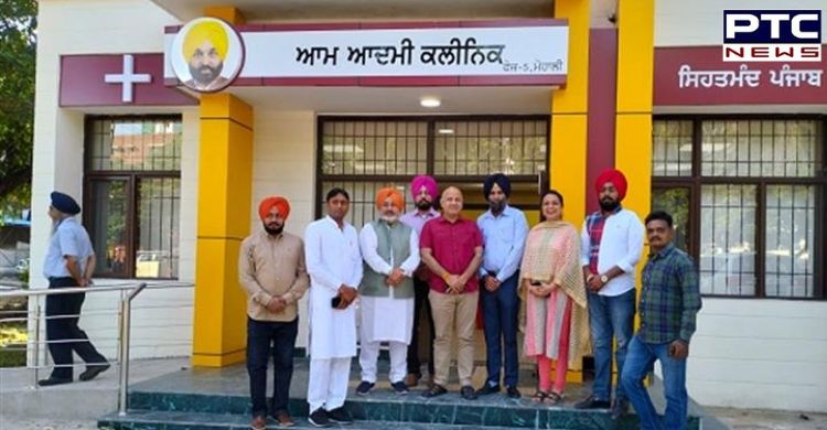 Manish Sisodia, Punjab health minister pay surprise visit to Aam Aadmi Clinic in Mohali