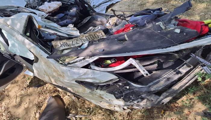 नोएडा में यमुना एक्सप्रेस-वे पर 20 फीट नीचे गिरी BMW, चालक के शरीर के हुए कई टुकड़े