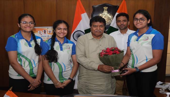 कुवैत में चमकेगी हरियाणा की बेटियों की तलवार, पंचकूला की 2 खिलाड़ियों ने की विधानसभा अध्यक्ष से मुलाकात