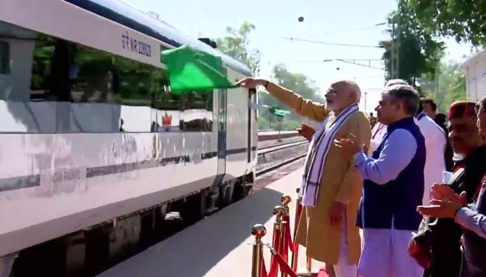पीएम मोदी ने ऊना रेलवे स्टेशन से चौथी वंदे भारत ट्रेन को दिखाई हरी झंडी, अब 3 घंटे के अंदर चंडीगढ़ से दिल्ली