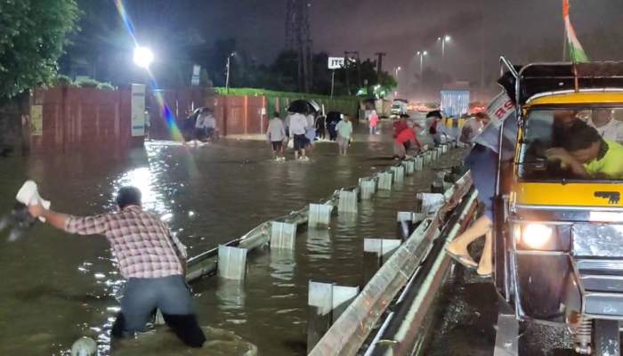गुरुग्राम-दिल्ली में बारिश के बाद जलभराव, IMD ने अगले तीन दिन तक 17 राज्यों में भारी बरसात का अलर्ट किया जारी