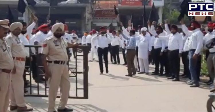 Gurdaspur: Protesters wave black flags ahead of Kuldeep Dhaliwal's visit