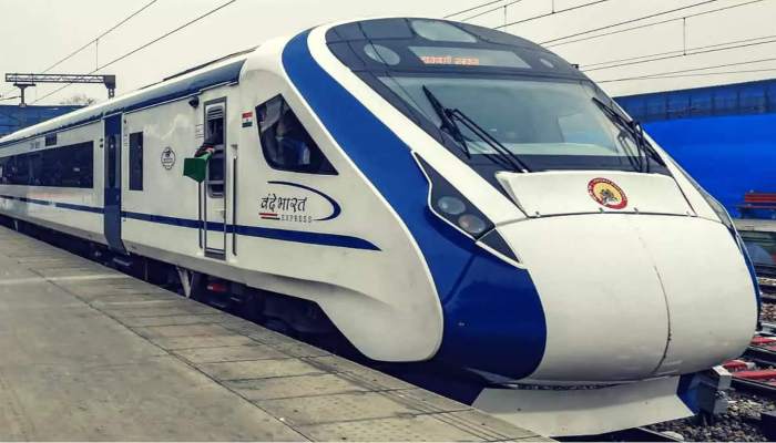 टेक्निकल फॉल्ट आने से वंदे भारत ट्रेन की इमरजेंसी ब्रेक हुई जाम, दिल्ली-बनारस रूट 3 से 4 घंटे  रहा बाधित