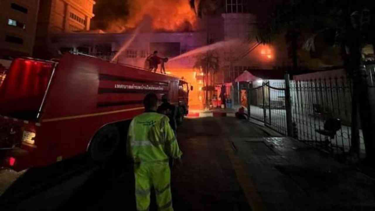 कंबोडिया में होटल के कसीनों में लगी भीषण आग, 10 लोगों की मौत...30 घायल