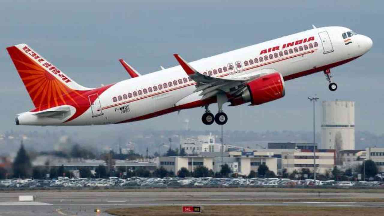 AIR INDIA की फ्लाइट में बुजुर्ग महिला पर पेशाब करने का मामला, कंपनी पर 30 लाख का जुर्माना...पायलट का लाइसेंस सस्पेंड