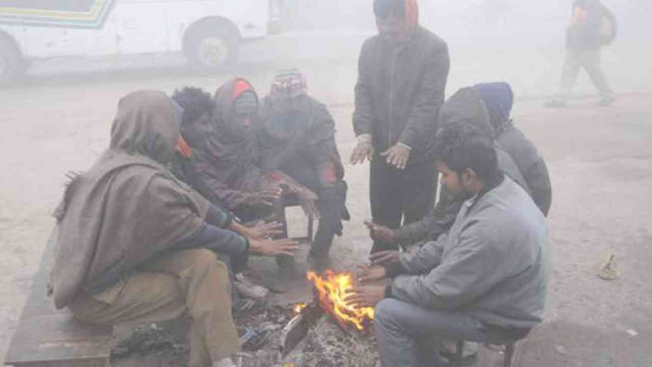 आज भी उत्तर भारत में घना कोहरा, दिल्ली में दर्ज किया गया सबसे ठंडा दिन