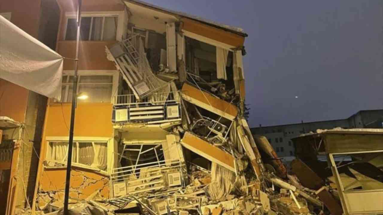 तुर्की-सीरिया में भूकंप ने मचाई तबाही, 200 से अधिक की मौत...कई इमारतें हुईं जमींदोज