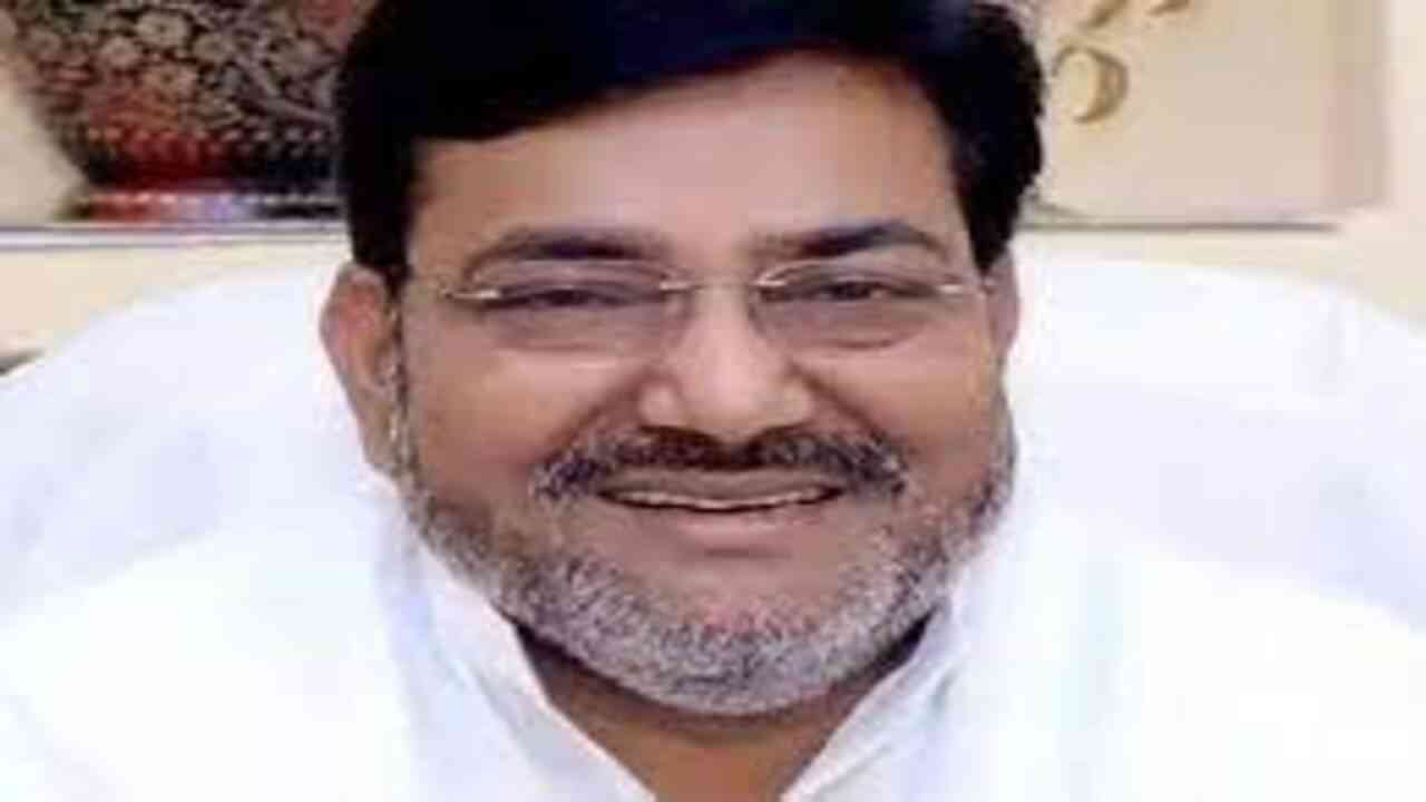 यूपी कांग्रेस अध्यक्ष पर पार्टी कार्यकर्ता ने लगाया थप्पड़ मारने का आरोप