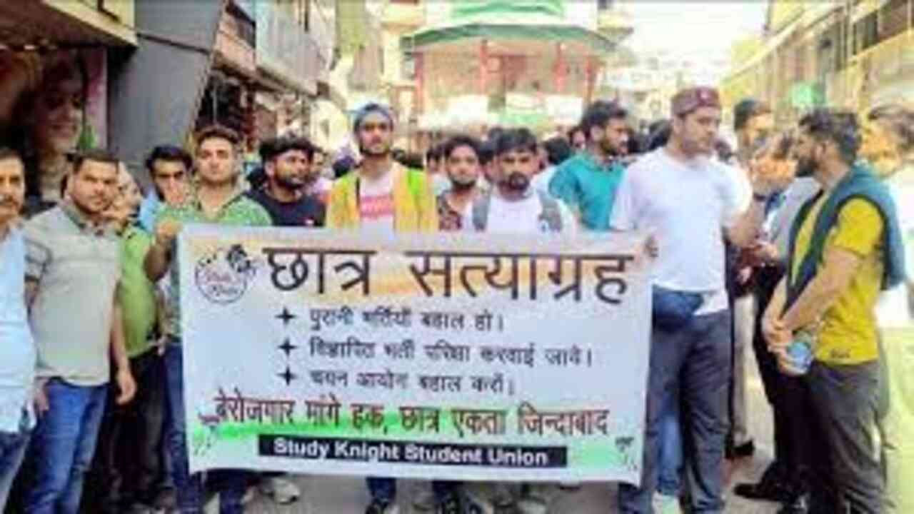 भर्ती प्रक्रिया शुरू करने की मांग को लेकर अभ्यार्थियों ने किया विरोध प्रदर्शन, हमीरपुर से शिमला तक पैदल मार्च करके जताई नाराजगी