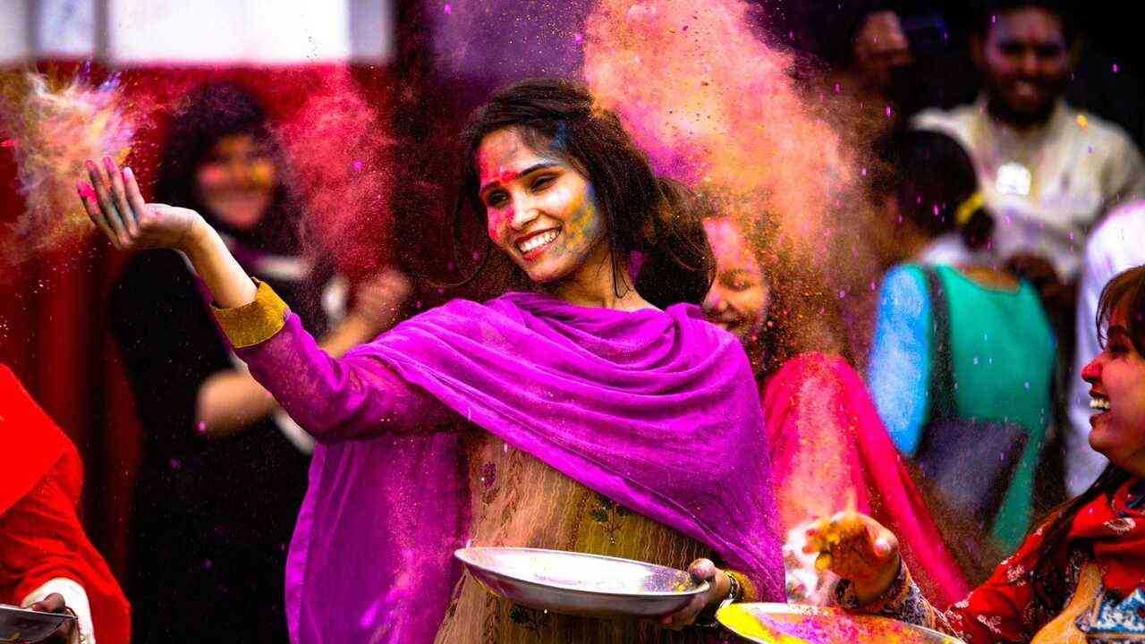 पंजाब, हरियाणा और चंडीगढ़ में मनाई गई सौहार्दयपूर्ण होली