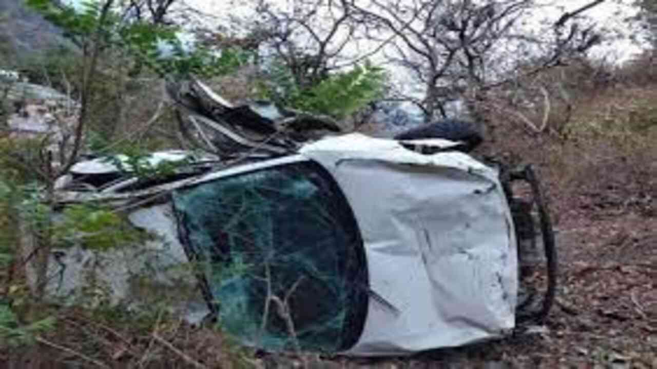 सोलन में सड़क हादसा, खाई में गिरी कार, तीन लोगों की मौत