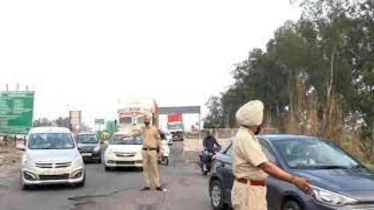 अंबाला-अमृतसर -दिल्ली नेशनल हाइवे शम्भू टोल  पर हरियाणा पुलिस ने चलाया जबरदस्त चेकिंग अभियान, कई  को  लिया हिरासत मे