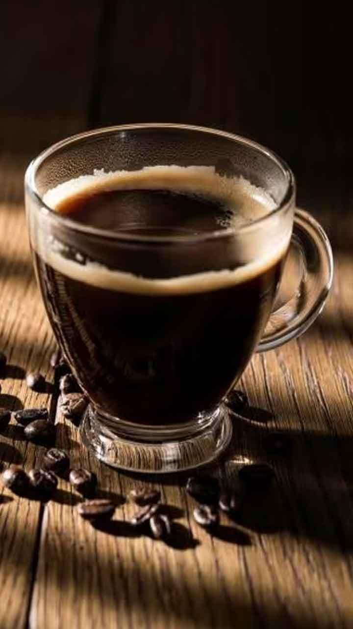 Drink coffee daily? ਇਨ੍ਹਾਂ ਲੋਕਾਂ ਨੂੰ ਕੌਫੀ ਤੋਂ  ਕਰਨਾ ਚਾਹੀਦਾ ਹੈ ਪਰਹੇਜ਼ !