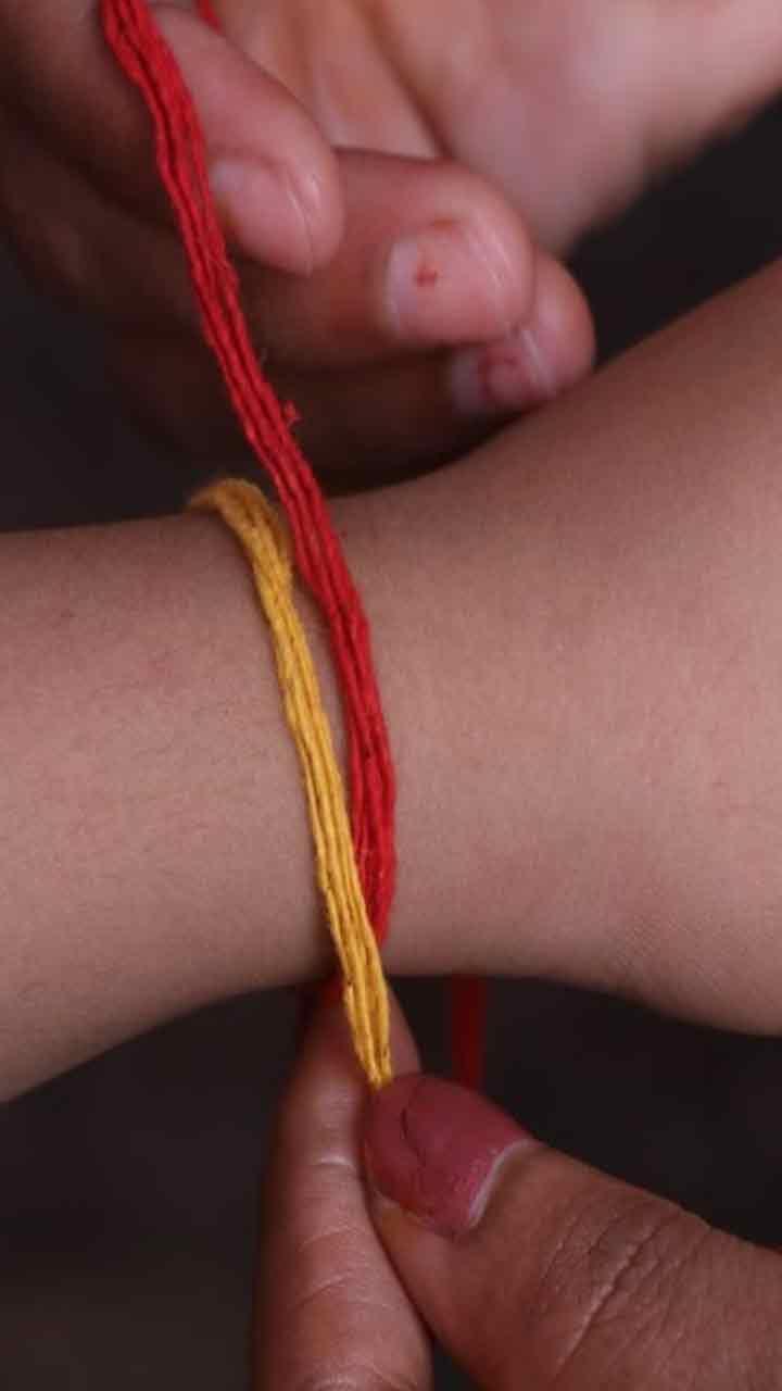 ਕੁੜੀਆਂ ਨੂੰ ਕਿਸ ਹੱਥ 'ਚ ਕਲਾਵਾ ਬੰਨ੍ਹਣਾ ਚਾਹੀਦਾ ?