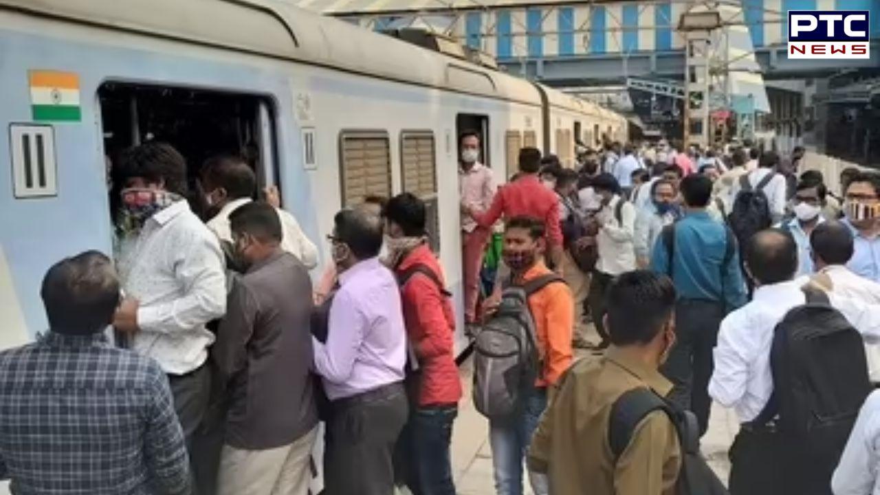 Mumbai Train Accident : ਮੁੰਬਈ 'ਚ ਵੱਡਾ ਹਾਦਸਾ! ਲੋਕਲ ਟ੍ਰੇਨ 'ਚ ਭਾਰੀ ਭੀੜ ਹੋਣ ਕਾਰਨ 5 ਲੋਕਾਂ ਦੀ ਡਿੱਗਣ ਕਾਰਨ ਹੋਈ ਮੌਤ