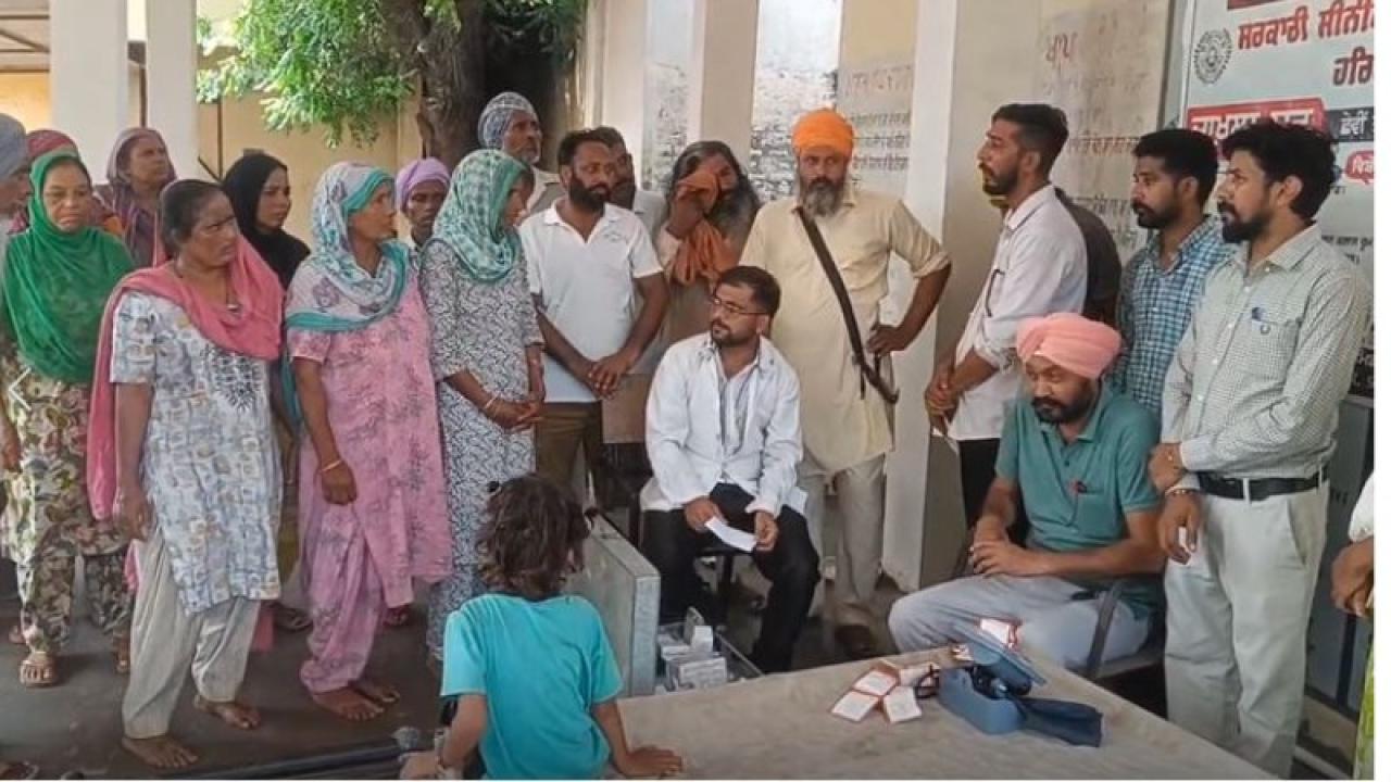 Sangrur News : ਘਰਾਂ ‘ਚ ਬਰਸਾਤੀ ਪਾਣੀ ਵੜਨ ਕਰਕੇ ਪਿੰਡ ਹਰਿਆਊ ਦੇ ਲੋਕ ਹੋਏ ਬੇਘਰ ,ਸਕੂਲ ‘ਚ ਰਹਿਣ ਲਈ ਮਜਬੂਰ
