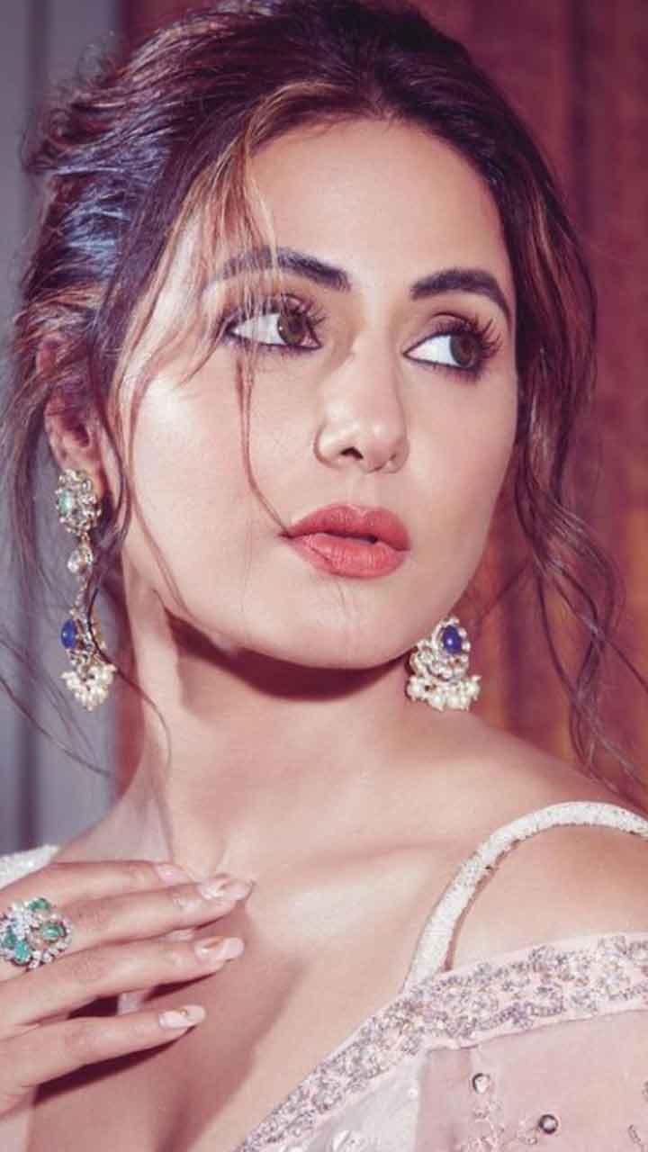 ਅਦਾਕਾਰਾ ਹਿਨਾ ਖਾਨ ਨੇ ਕੈਂਸਰ ਦੇ ਇਲਾਜ ਤੋਂ ਬਾਅਦ ਟੀਵੀ 'ਤੇ ਕੀਤੀ ਵਾਪਸੀ, ਮੰਗਿਆ ਕੰਮ